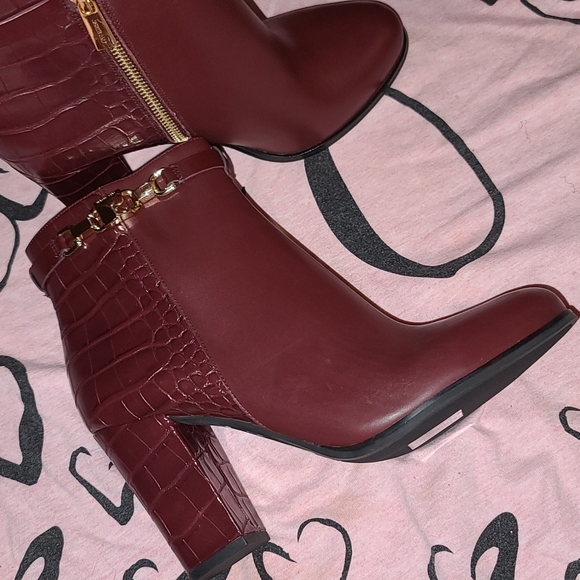 Micheal Kors Booties - Picture 7 of 11